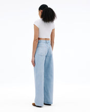 Cassie With Tabs | Mirror Lake | High Rise | Curve Jean